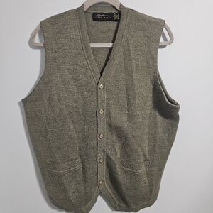 Men's Olive 100% Fine Merino Wool Vest by eildon Hills